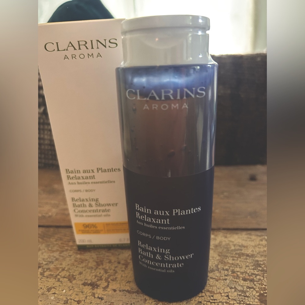 Clarins Aroma Relaxing Bath and ShowerConcentrate w Essential Oils. 6.7 oz.